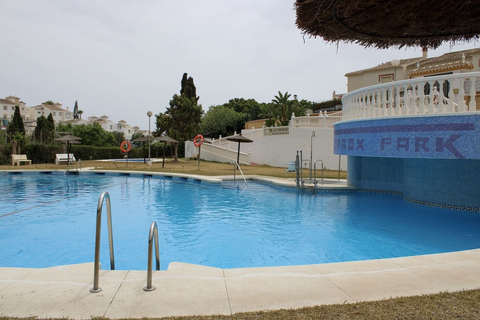 3 makuuhuone Paritalo myytävänä paikassa Torrox mukana uima-altaan 
autotalli - 350 000 € (Ref: 9795248)