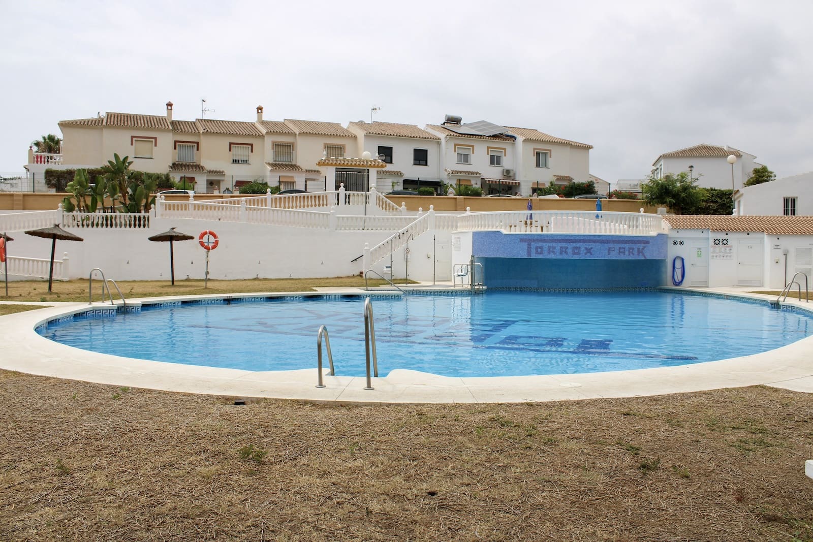 3 makuuhuone Paritalo myytävänä paikassa Torrox mukana uima-altaan 
autotalli - 350 000 € (Ref: 9795248)