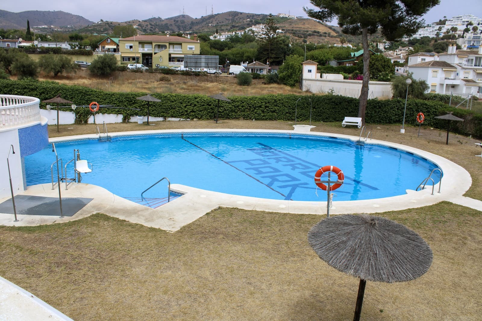 3 makuuhuone Paritalo myytävänä paikassa Torrox mukana uima-altaan 
autotalli - 350 000 € (Ref: 9795248)