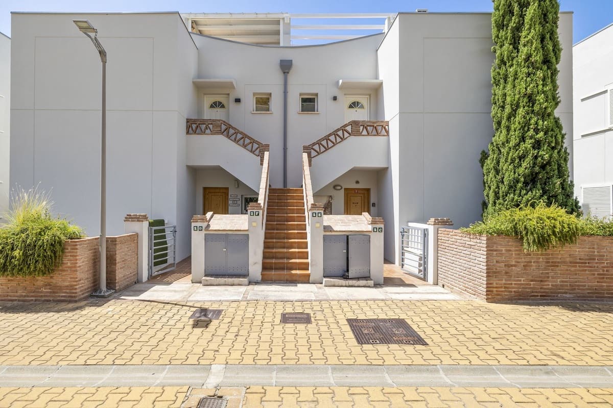 2 bedroom Penthouse for sale in Fuengirola with pool garage - € 525,000 (Ref: 9973804)