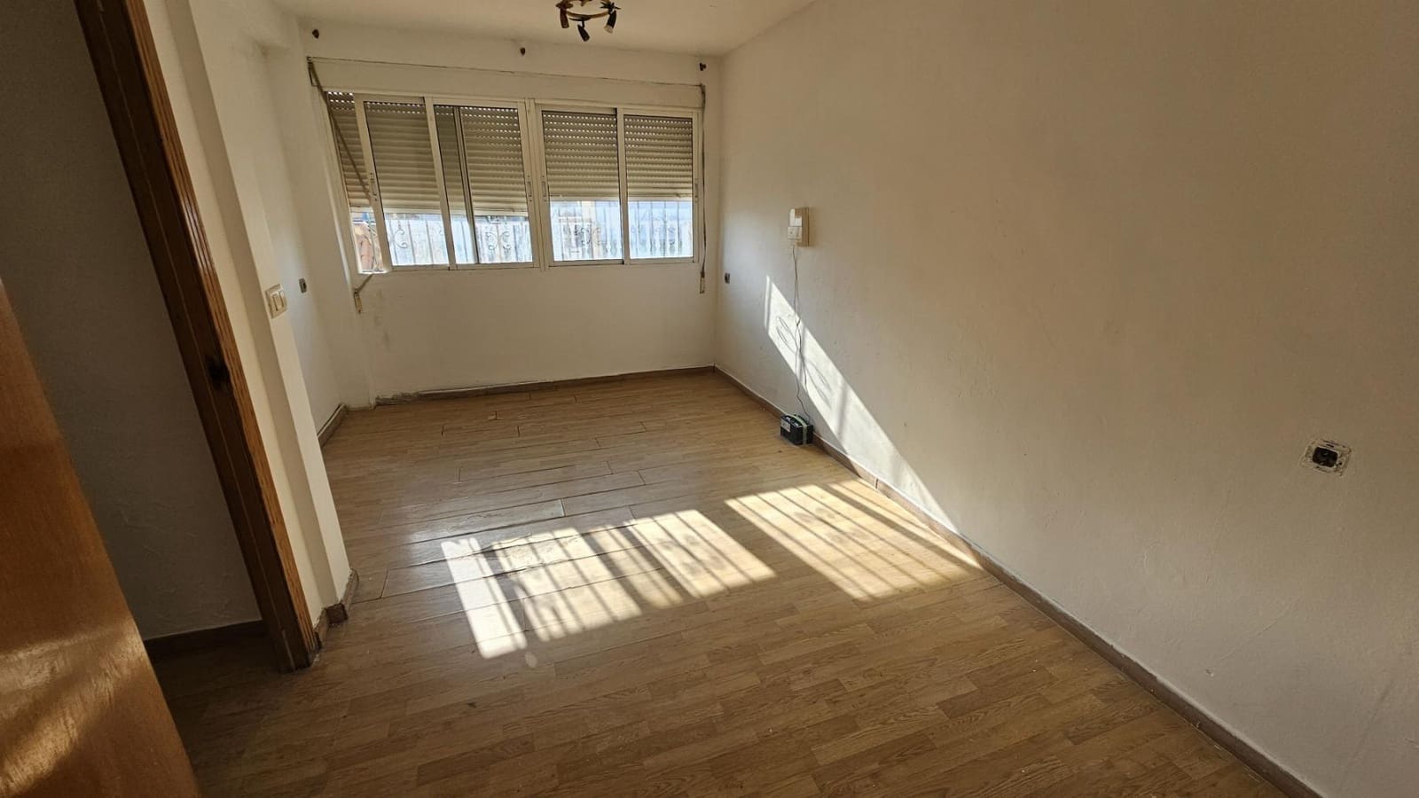 2 slaapkamer Halfvrijstaande villa te koop in Torrevieja met zwembad - € 160.000 (Ref: 10008076)