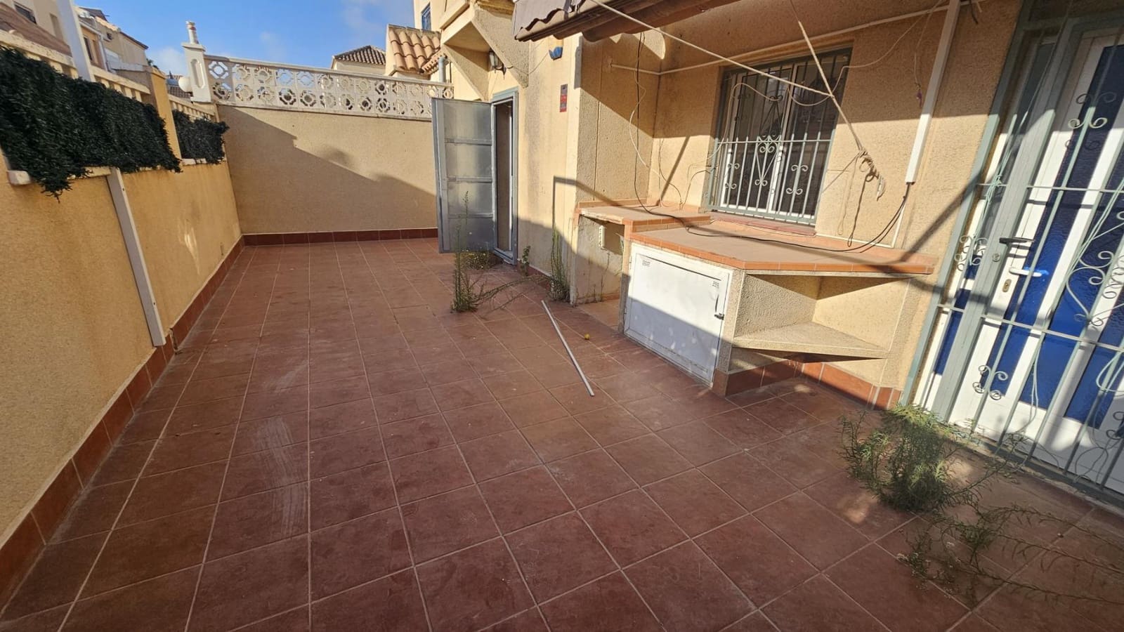 2 slaapkamer Halfvrijstaande villa te koop in Torrevieja met zwembad - € 160.000 (Ref: 10008076)