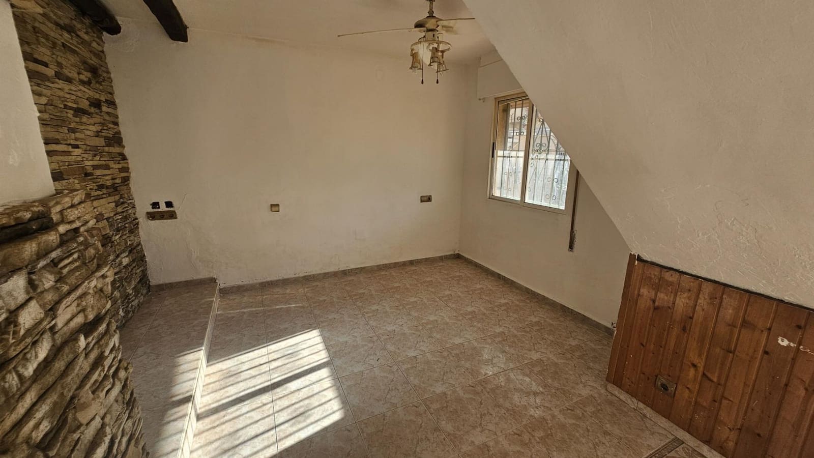 2 slaapkamer Halfvrijstaande villa te koop in Torrevieja met zwembad - € 160.000 (Ref: 10008076)