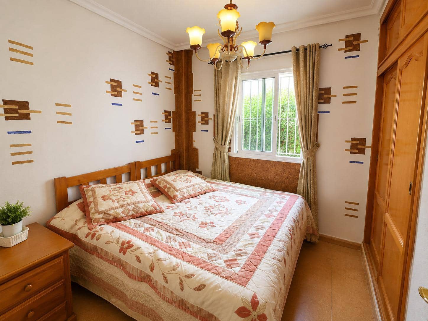 Bungalow de 2 habitaciones en Orihuela Costa en venta con piscina garaje - 225.000 € (Ref: 10016824)