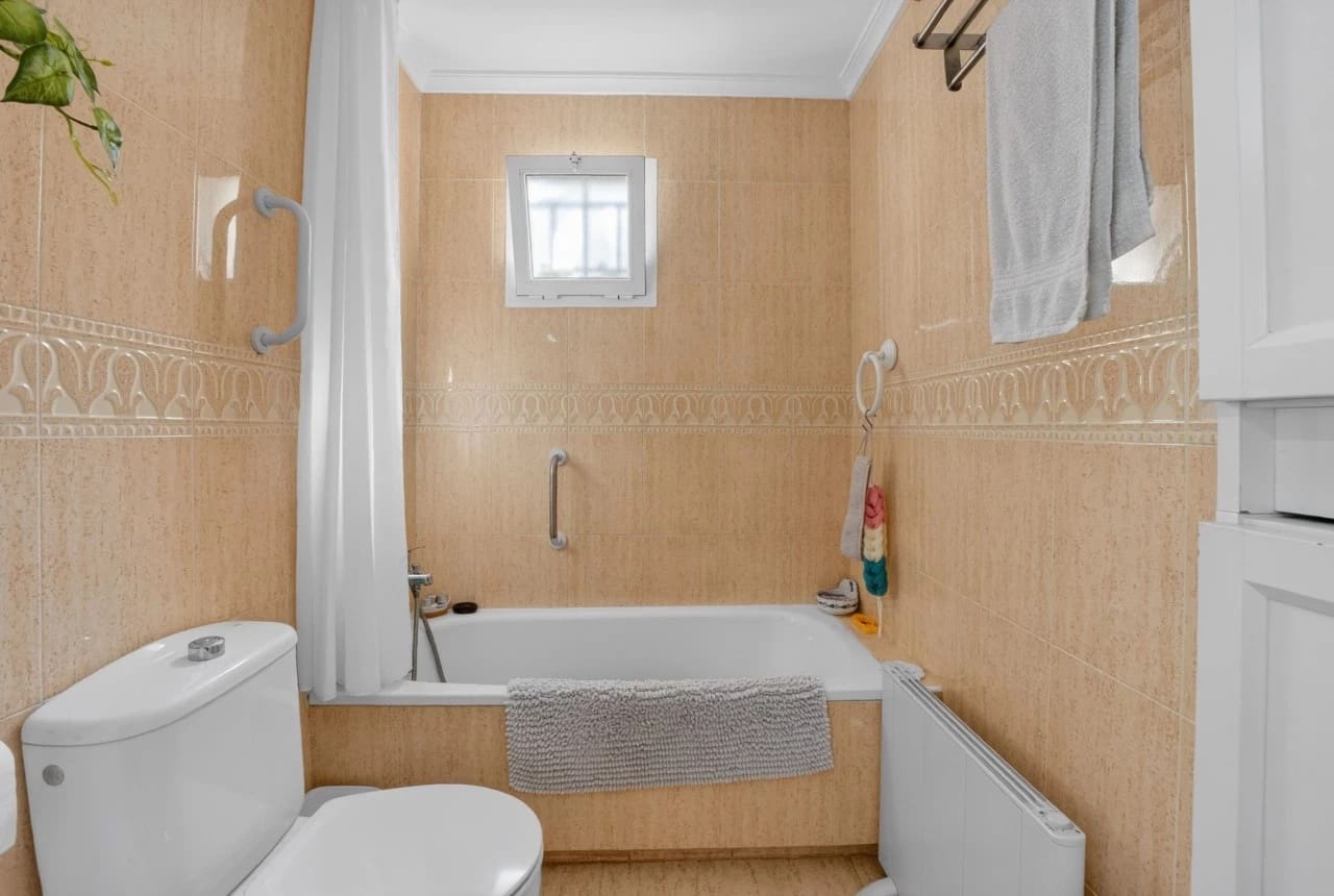 1 soverom Bungalow til salgs i Orihuela Costa med svømmebasseng - € 155 000 (Ref: 10016825)