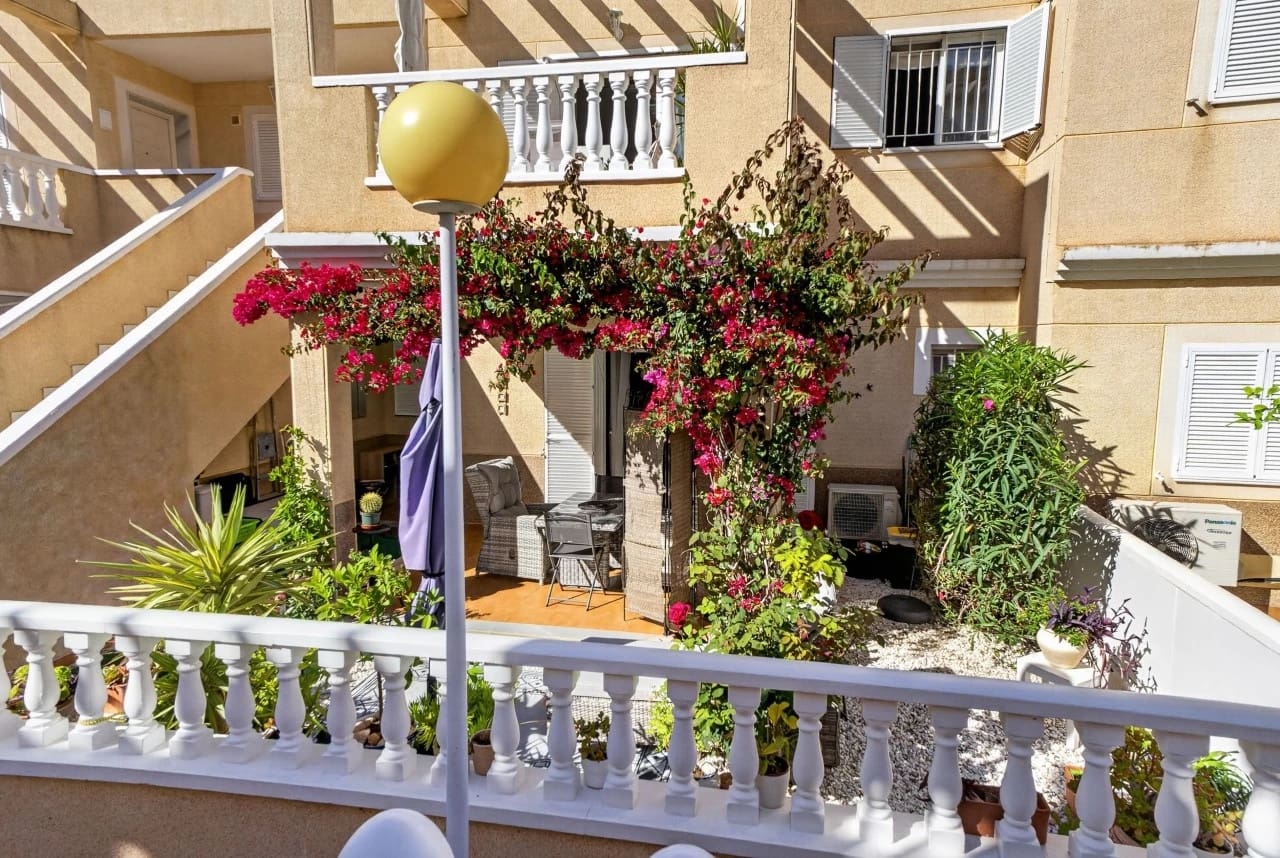 1 soverom Bungalow til salgs i Orihuela Costa med svømmebasseng - € 155 000 (Ref: 10016825)