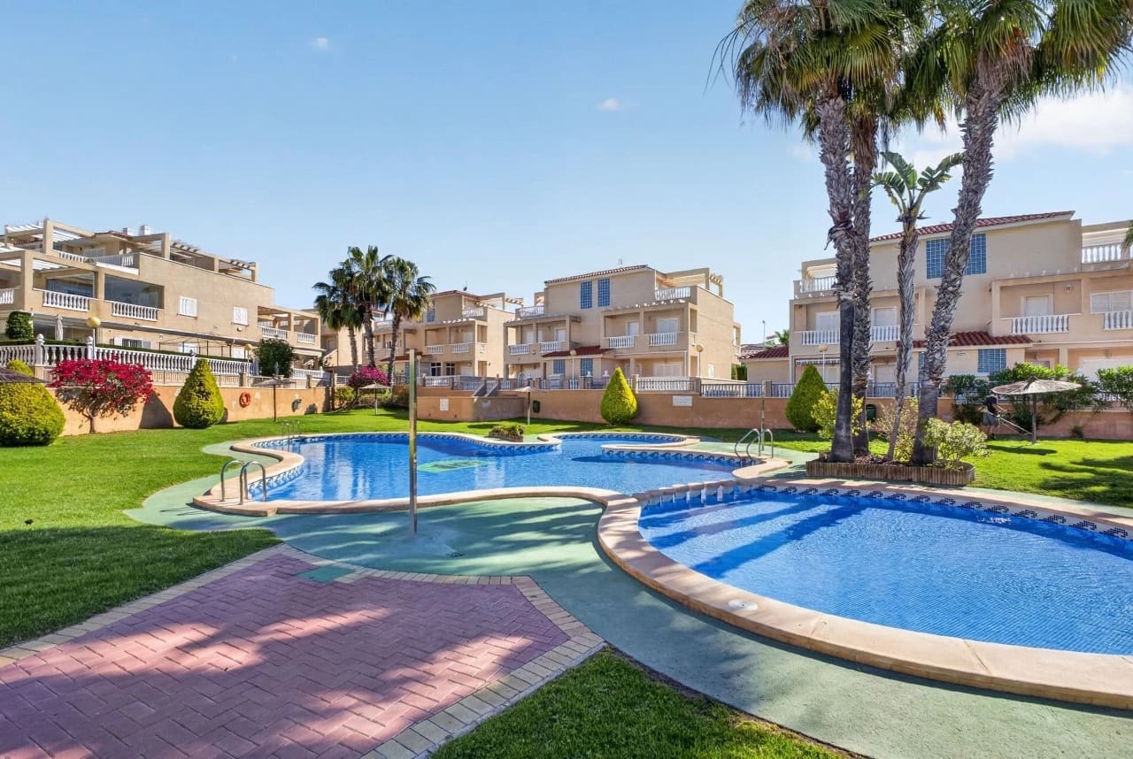 1 soverom Bungalow til salgs i Orihuela Costa med svømmebasseng - € 155 000 (Ref: 10016825)