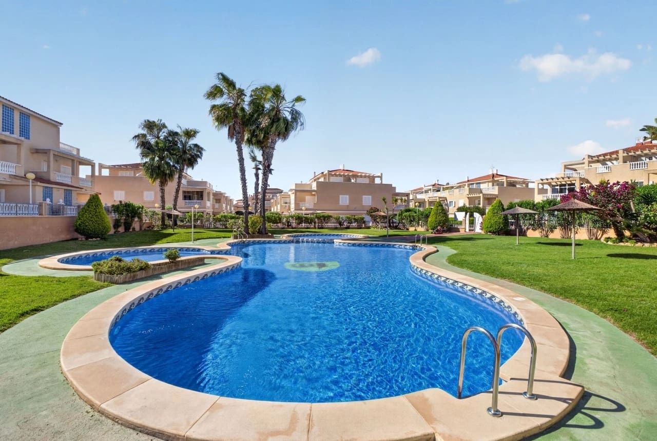 1 soverom Bungalow til salgs i Orihuela Costa med svømmebasseng - € 155 000 (Ref: 10016825)
