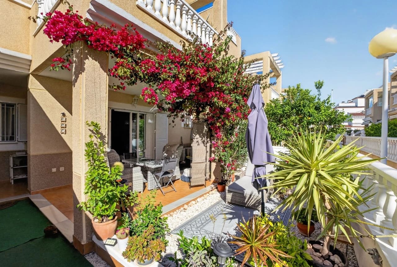 1 soverom Bungalow til salgs i Orihuela Costa med svømmebasseng - € 155 000 (Ref: 10016825)