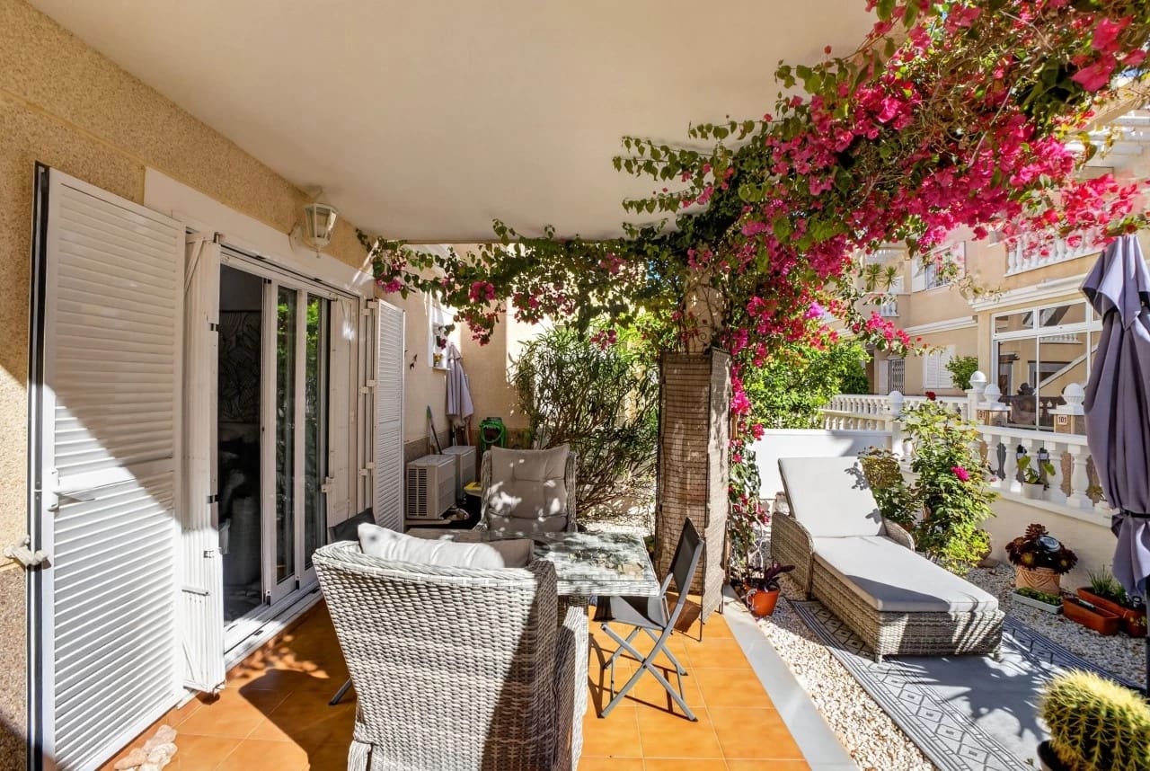 1 soverom Bungalow til salgs i Orihuela Costa med svømmebasseng - € 155 000 (Ref: 10016825)