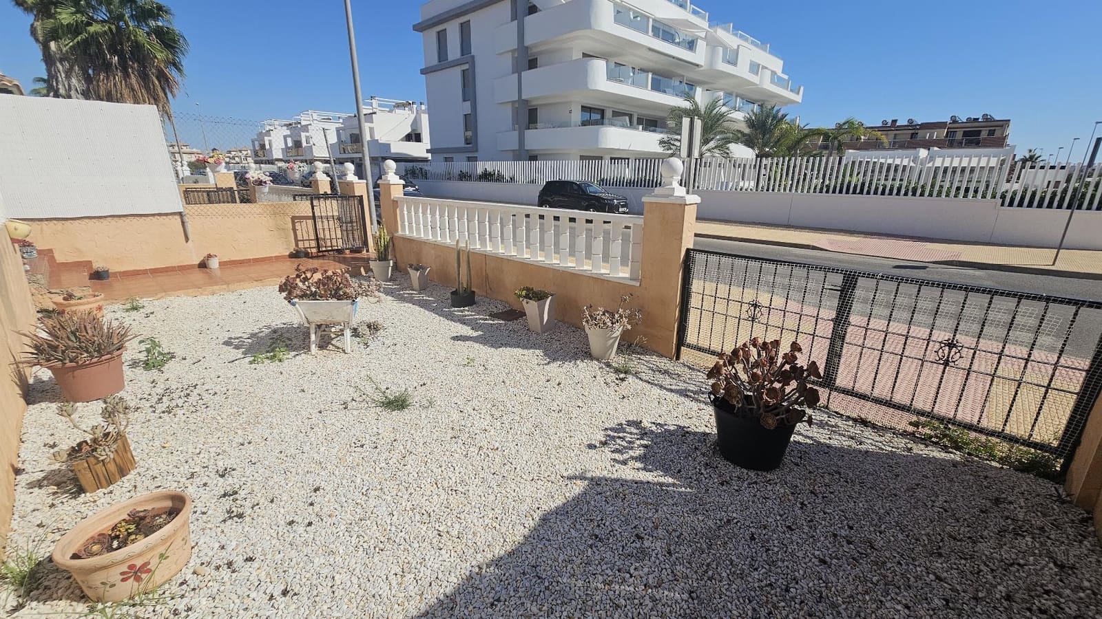 3 soverom Kjedet enebolig til salgs i Orihuela Costa med svømmebasseng garasje - € 225 000 (Ref: 10106537)