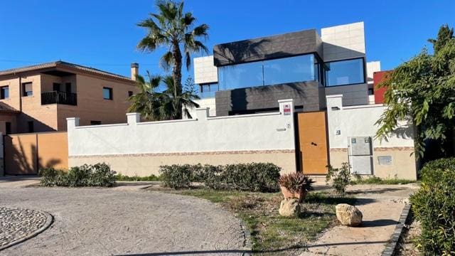 5 quarto Moradia para venda em La Mata com piscina garagem - 1 895 000 € (Ref: 7348270)
