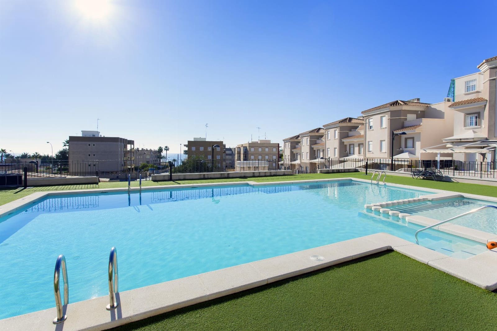 3 soveværelse Bungalow til salg i Santa Pola med swimmingpool - € 300.000 (Ref: 8102186)