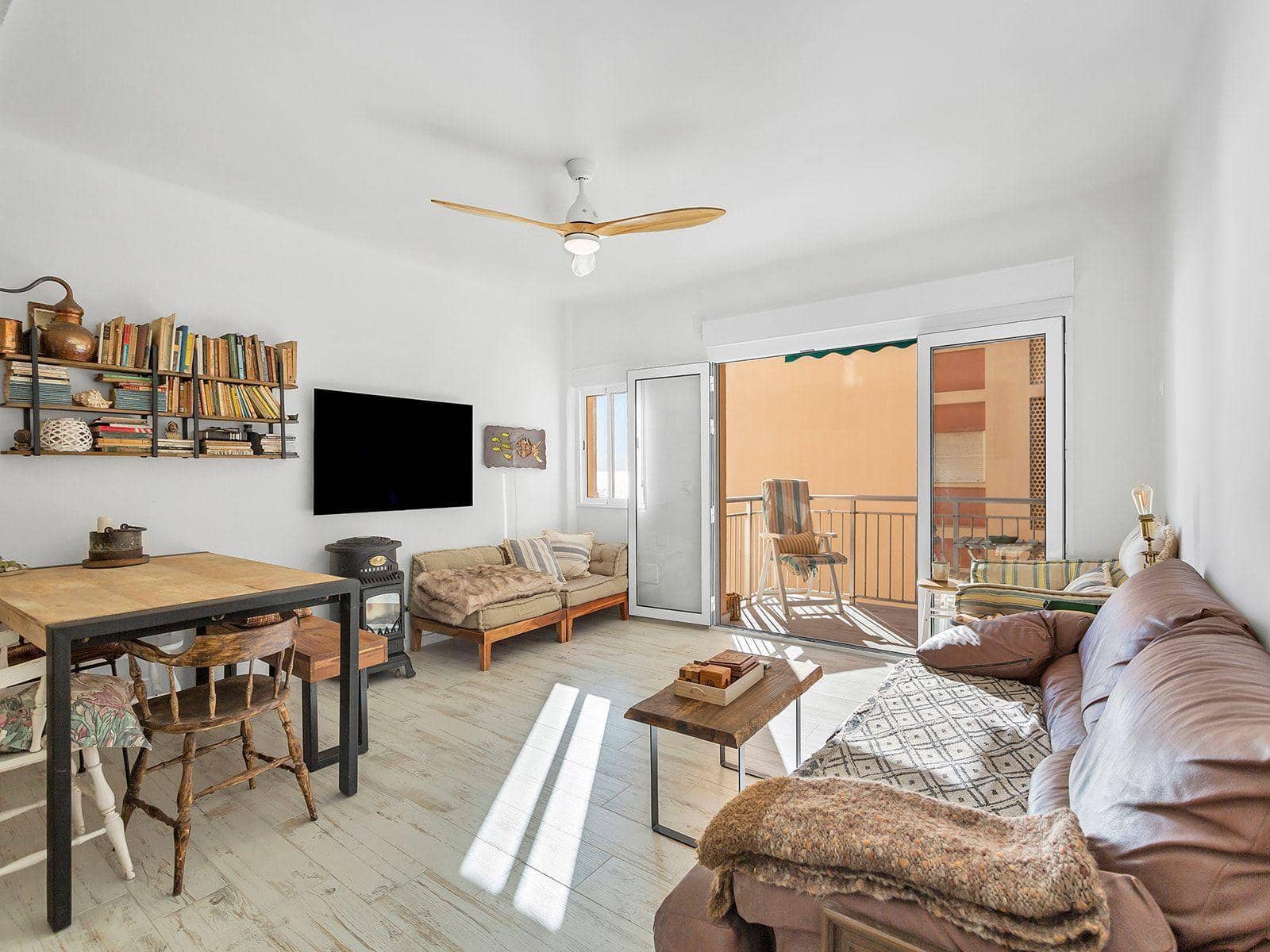 3 makuuhuone Huoneisto myytävänä paikassa Torrevieja mukana uima-altaan 
autotalli - 299 900 € (Ref: 8425653)