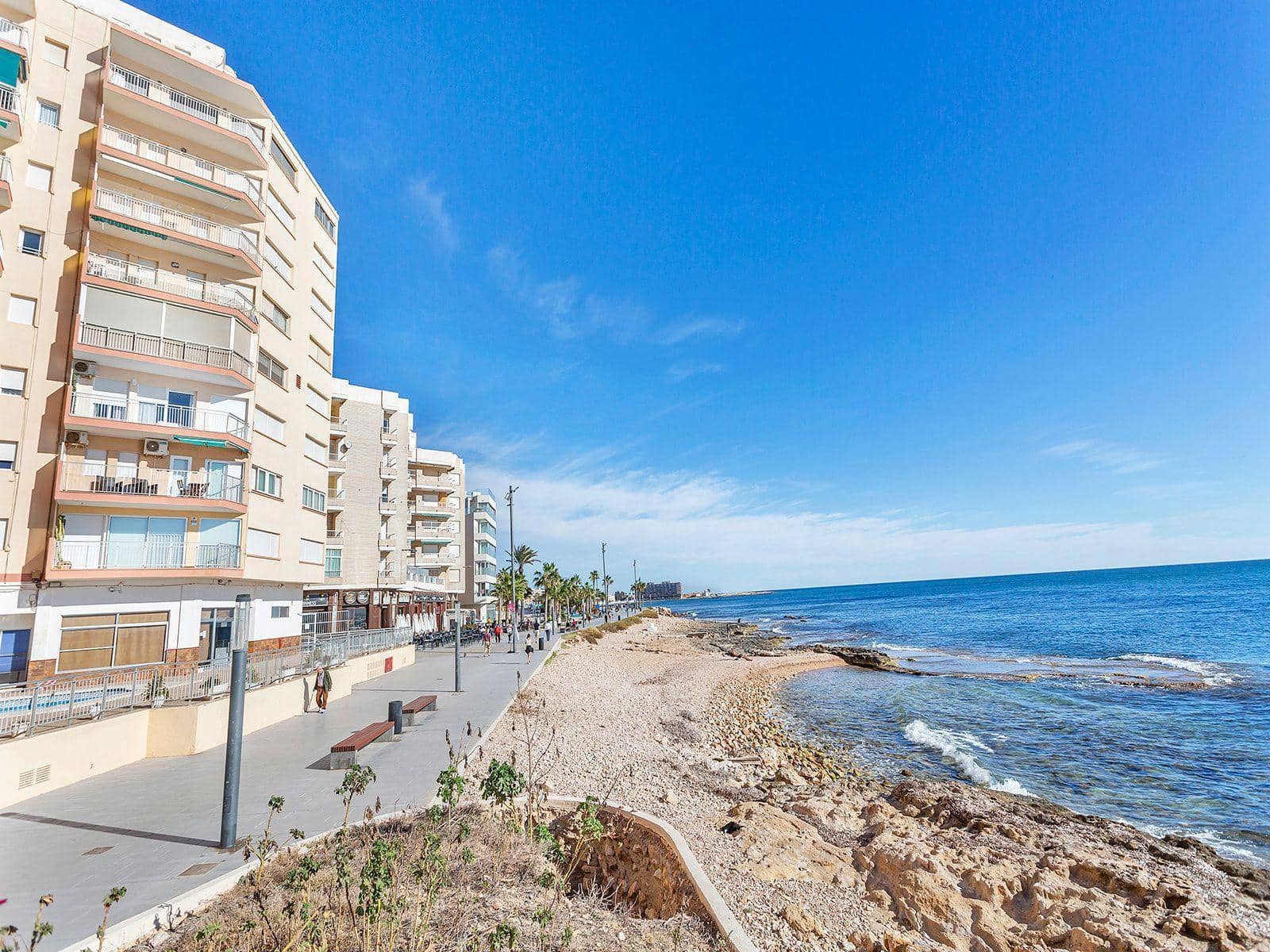 3 makuuhuone Huoneisto myytävänä paikassa Torrevieja mukana uima-altaan 
autotalli - 299 900 € (Ref: 8425653)