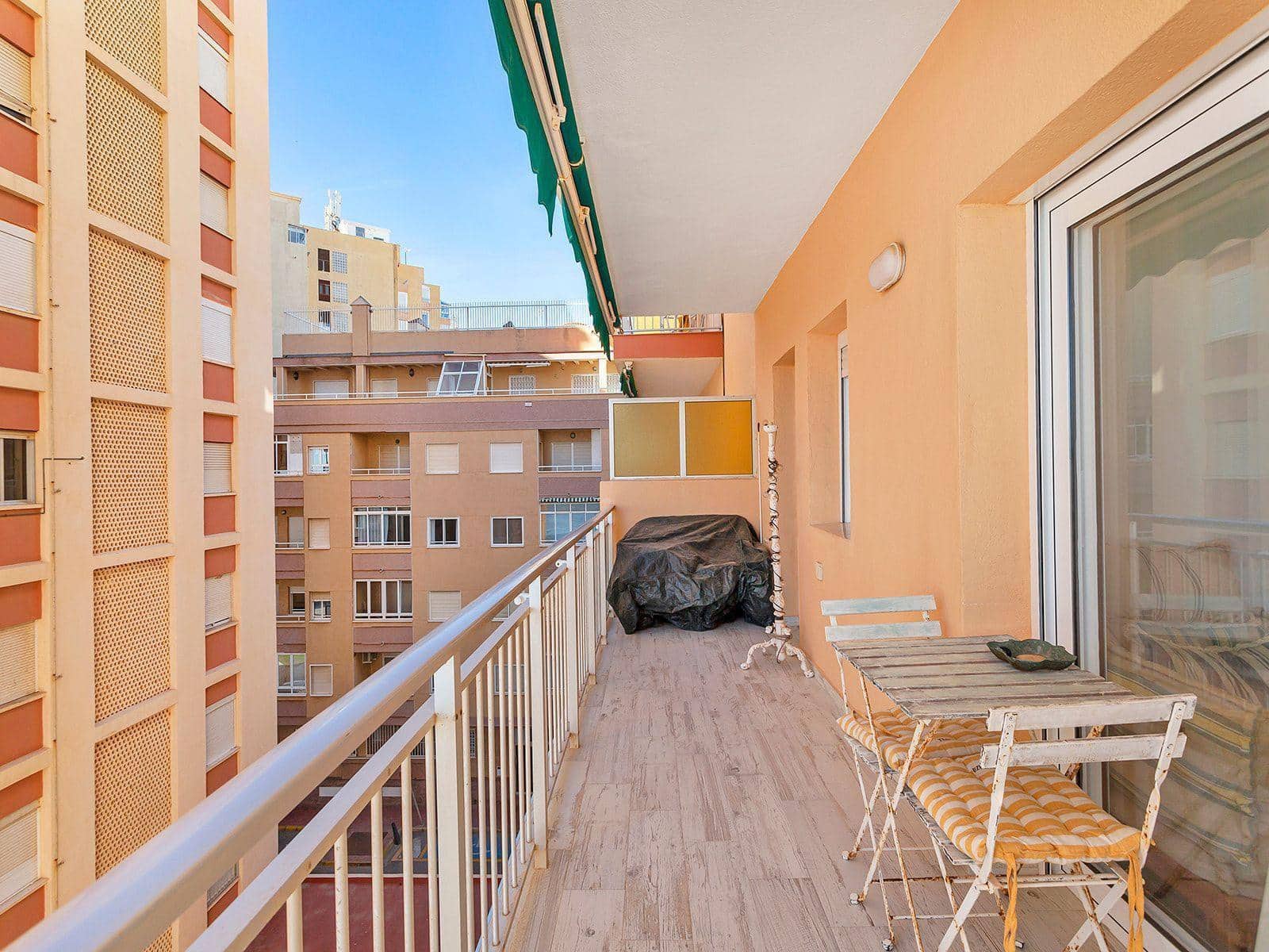 3 makuuhuone Huoneisto myytävänä paikassa Torrevieja mukana uima-altaan 
autotalli - 299 900 € (Ref: 8425653)