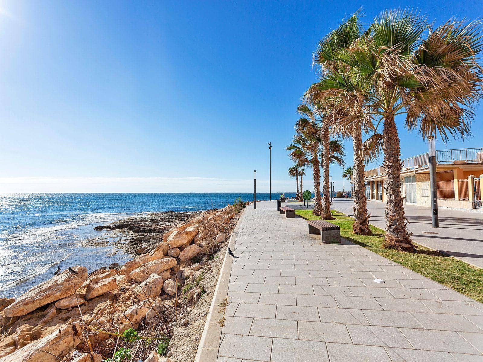 3 makuuhuone Huoneisto myytävänä paikassa Torrevieja mukana uima-altaan 
autotalli - 299 900 € (Ref: 8425653)