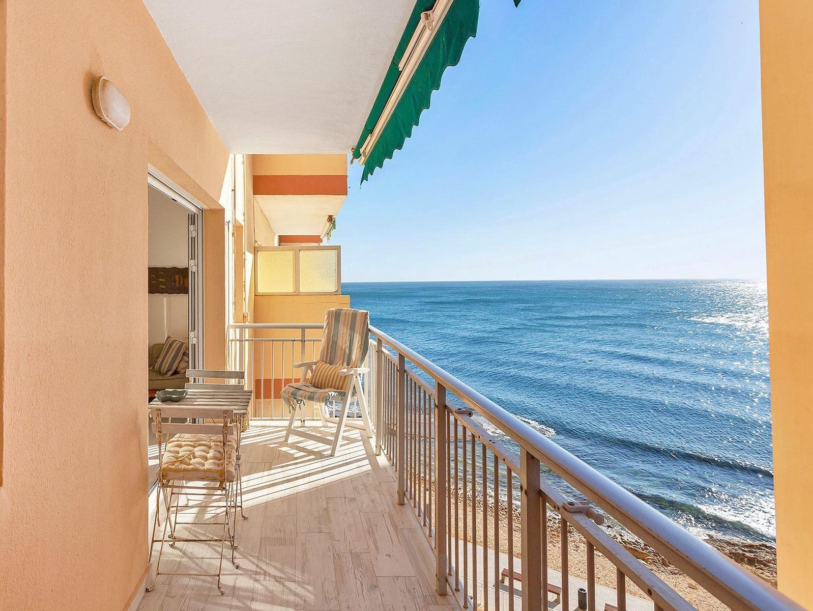 3 makuuhuone Huoneisto myytävänä paikassa Torrevieja mukana uima-altaan 
autotalli - 299 900 € (Ref: 8425653)