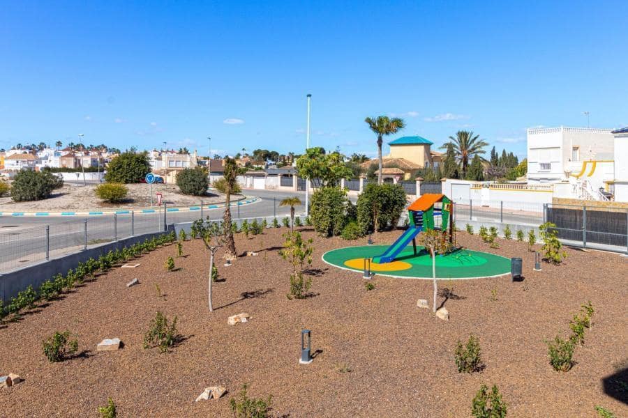 2 bedroom Apartment for sale in Punta Prima with pool garage - € 315,000 (Ref: 8445009)