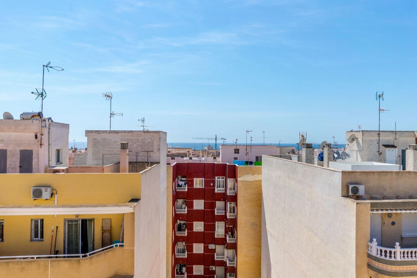Apartamento de 2 habitaciones en Torrevieja en venta - 125.900 € (Ref: 8601023)