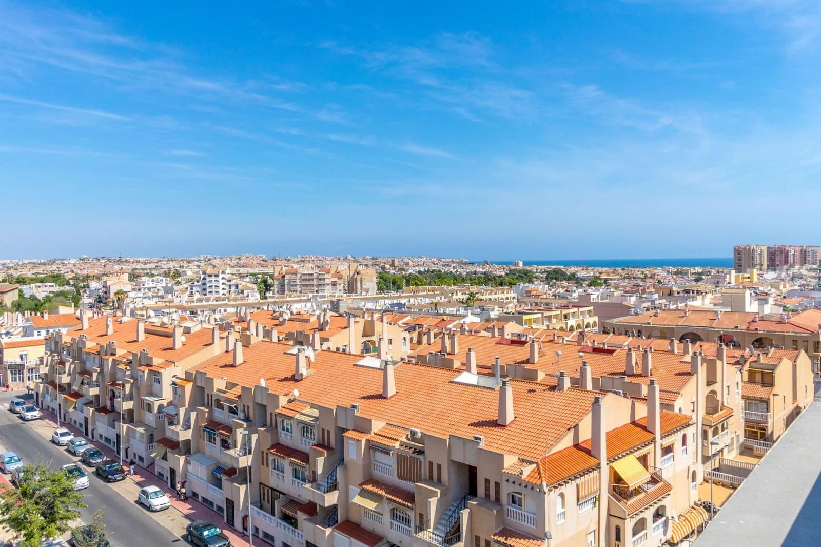 Apartamento de 2 habitaciones en Torrevieja en venta - 125.900 € (Ref: 8601023)