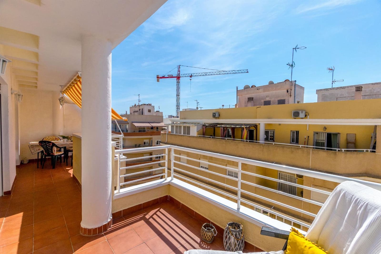 Apartamento de 2 habitaciones en Torrevieja en venta - 125.900 € (Ref: 8601023)