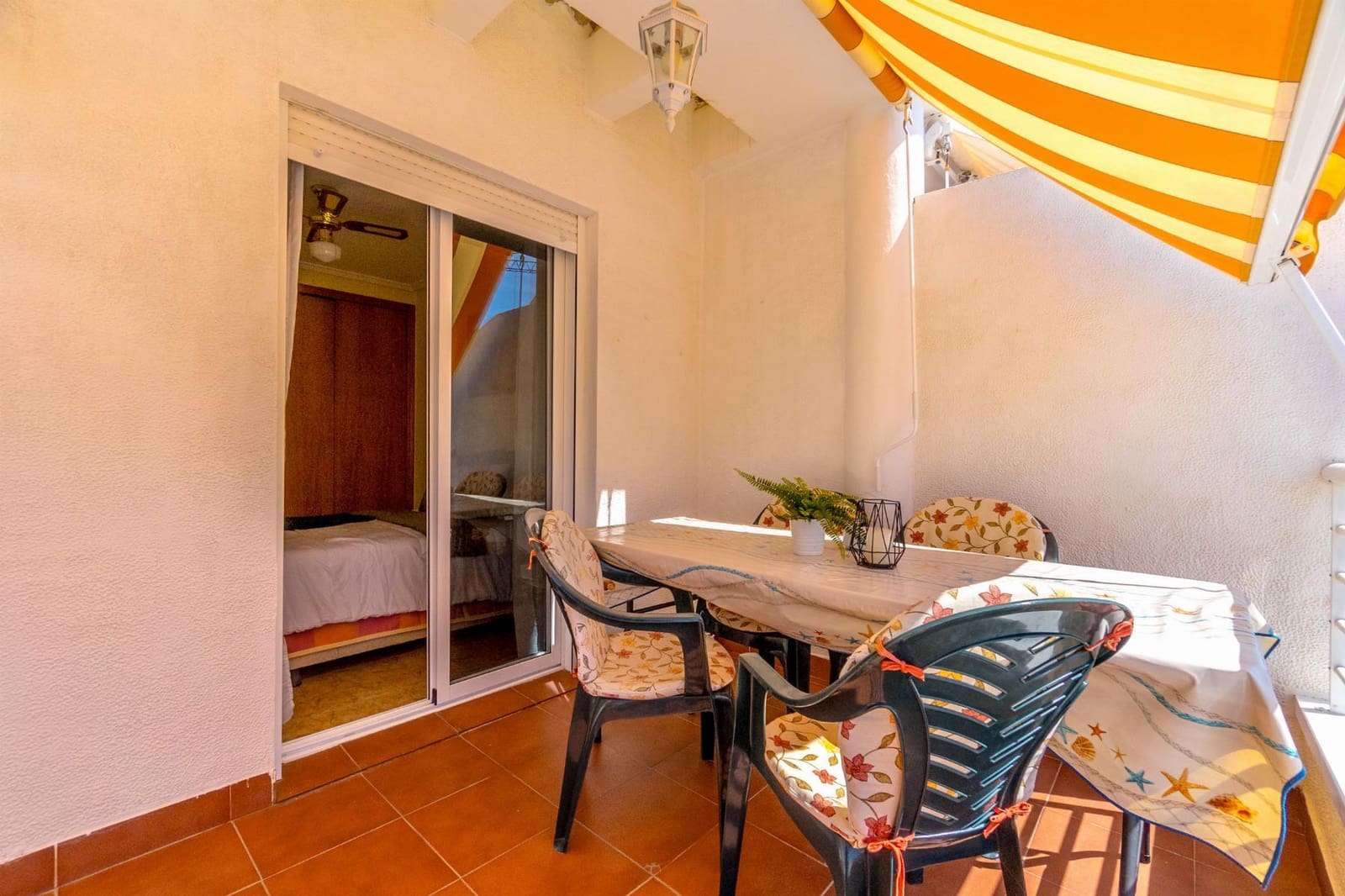 Apartamento de 2 habitaciones en Torrevieja en venta - 125.900 € (Ref: 8601023)