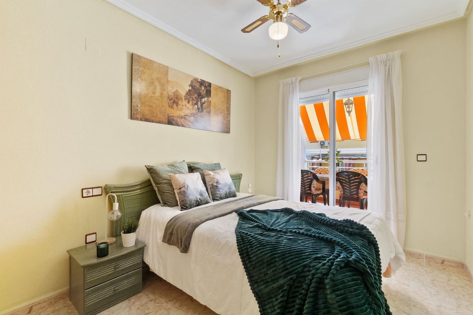 Apartamento de 2 habitaciones en Torrevieja en venta - 125.900 € (Ref: 8601023)