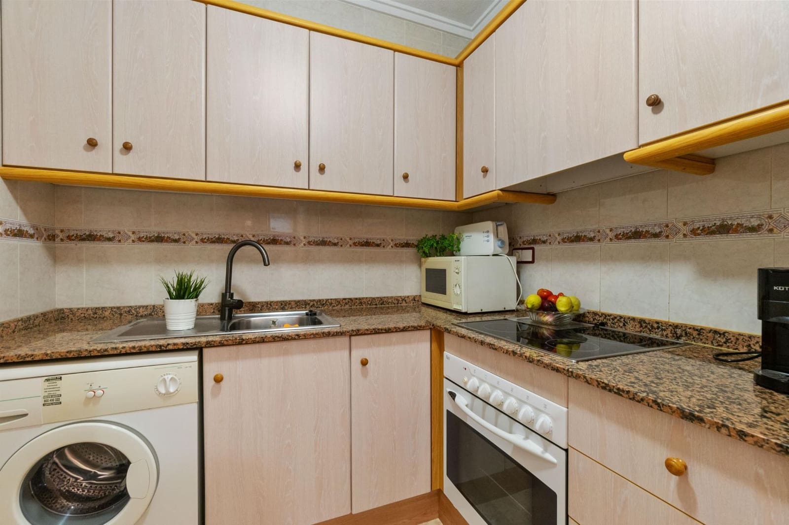 Apartamento de 2 habitaciones en Torrevieja en venta - 125.900 € (Ref: 8601023)