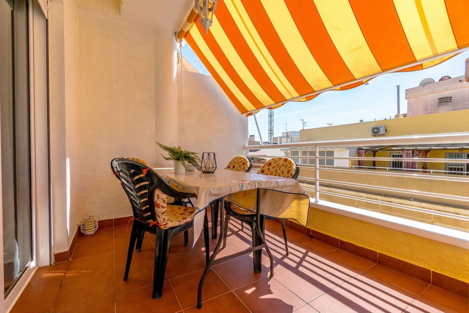 Apartamento de 2 habitaciones en Torrevieja en venta - 125.900 € (Ref: 8601023)