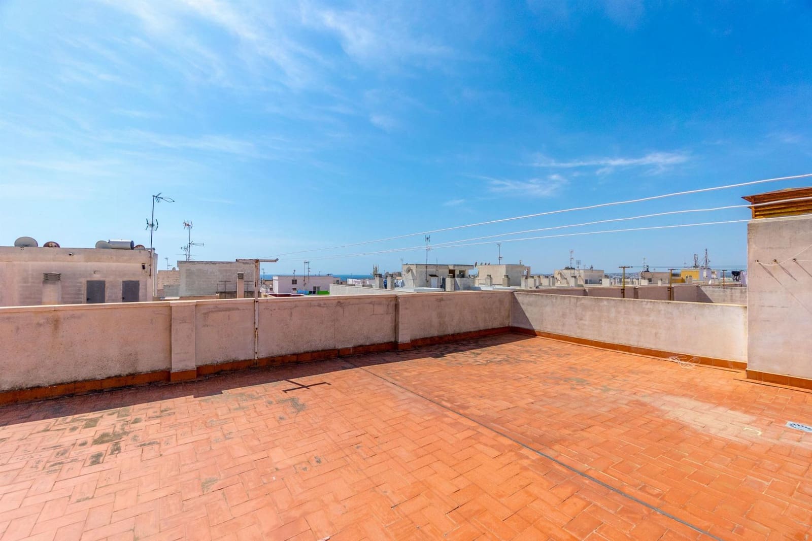 Apartamento de 2 habitaciones en Torrevieja en venta - 125.900 € (Ref: 8601023)