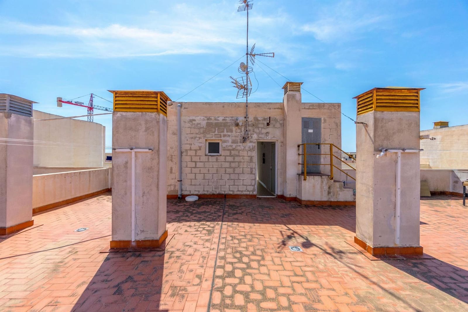 Apartamento de 2 habitaciones en Torrevieja en venta - 125.900 € (Ref: 8601023)