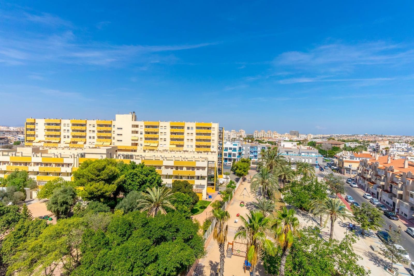 Apartamento de 2 habitaciones en Torrevieja en venta - 125.900 € (Ref: 8601023)