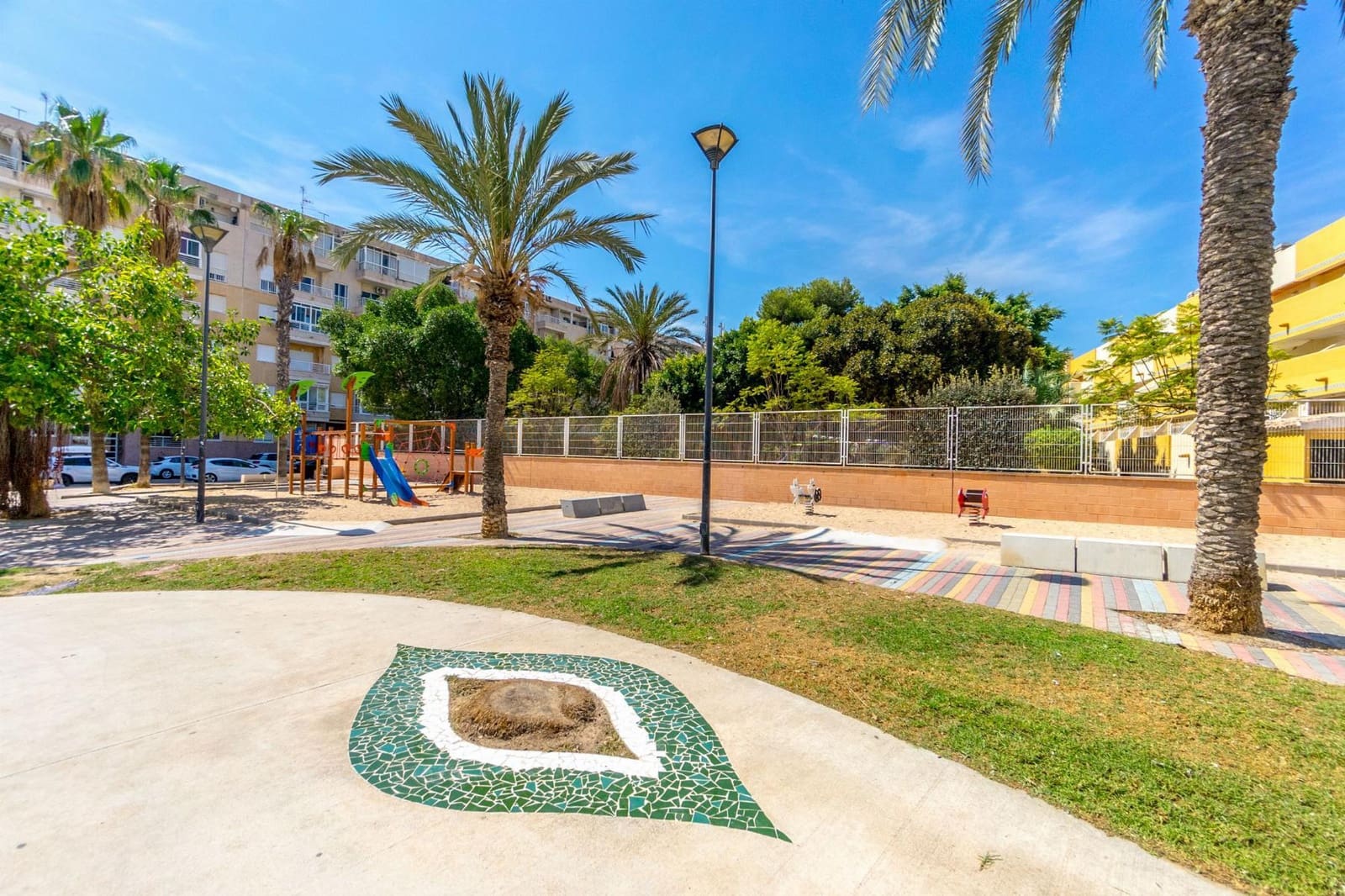 Apartamento de 2 habitaciones en Torrevieja en venta - 125.900 € (Ref: 8601023)