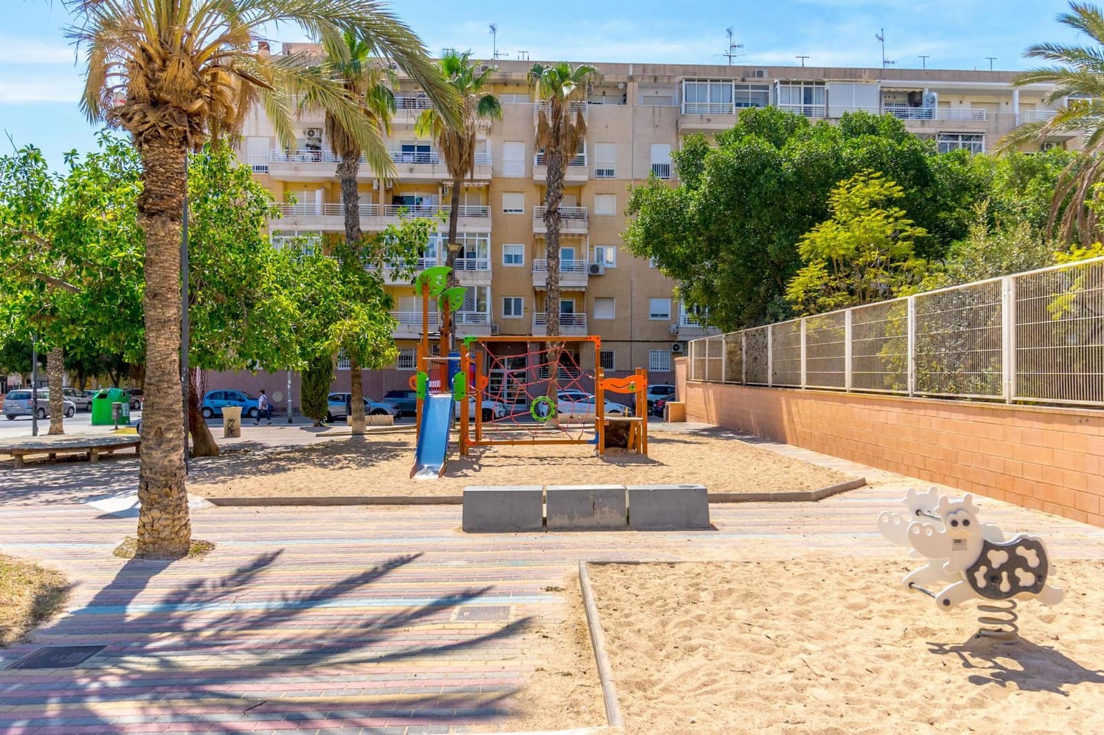 Apartamento de 2 habitaciones en Torrevieja en venta - 125.900 € (Ref: 8601023)