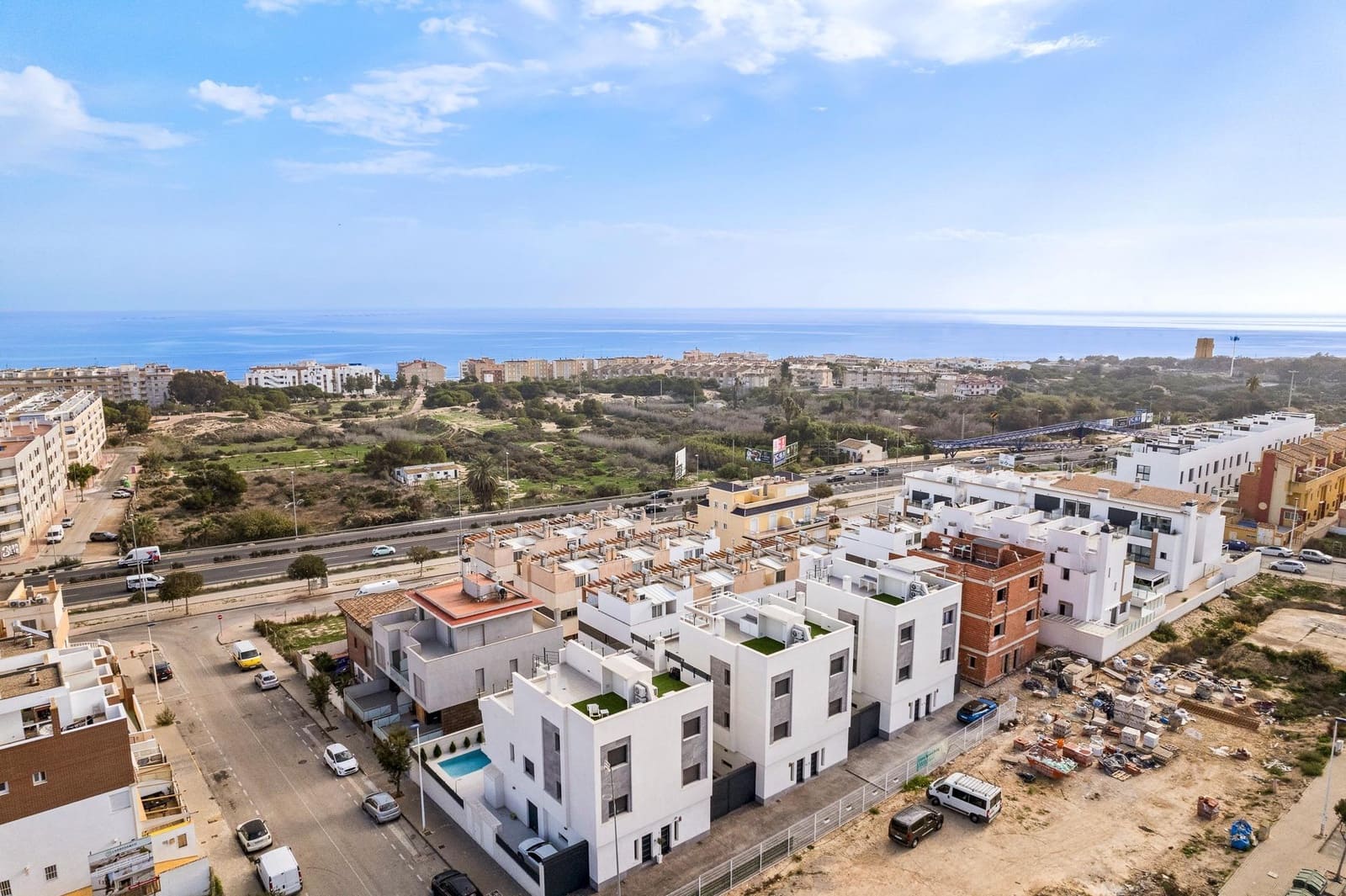 4 soveværelse Villa til salg i Guardamar del Segura med swimmingpool - € 507.050 (Ref: 8697381)