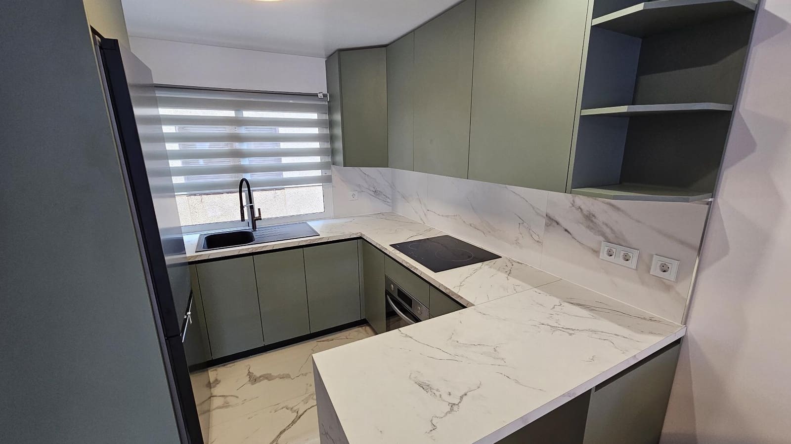 2 chambre Penthouse à vendre à Torrevieja avec piscine - 240 000 € (Ref: 8742683)