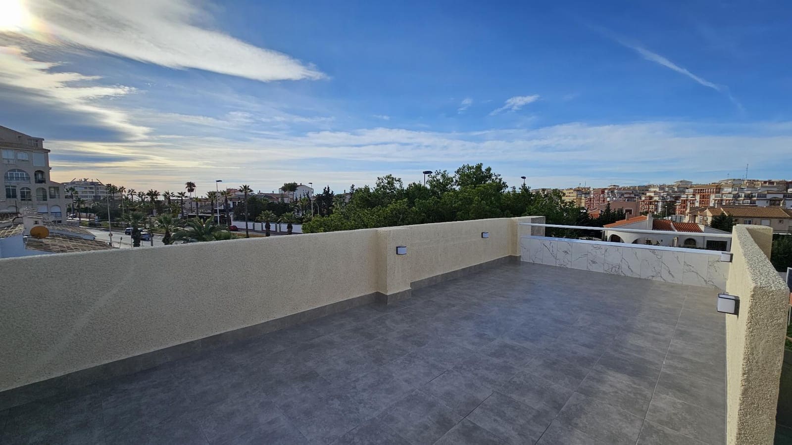 2 chambre Penthouse à vendre à Torrevieja avec piscine - 240 000 € (Ref: 8742683)