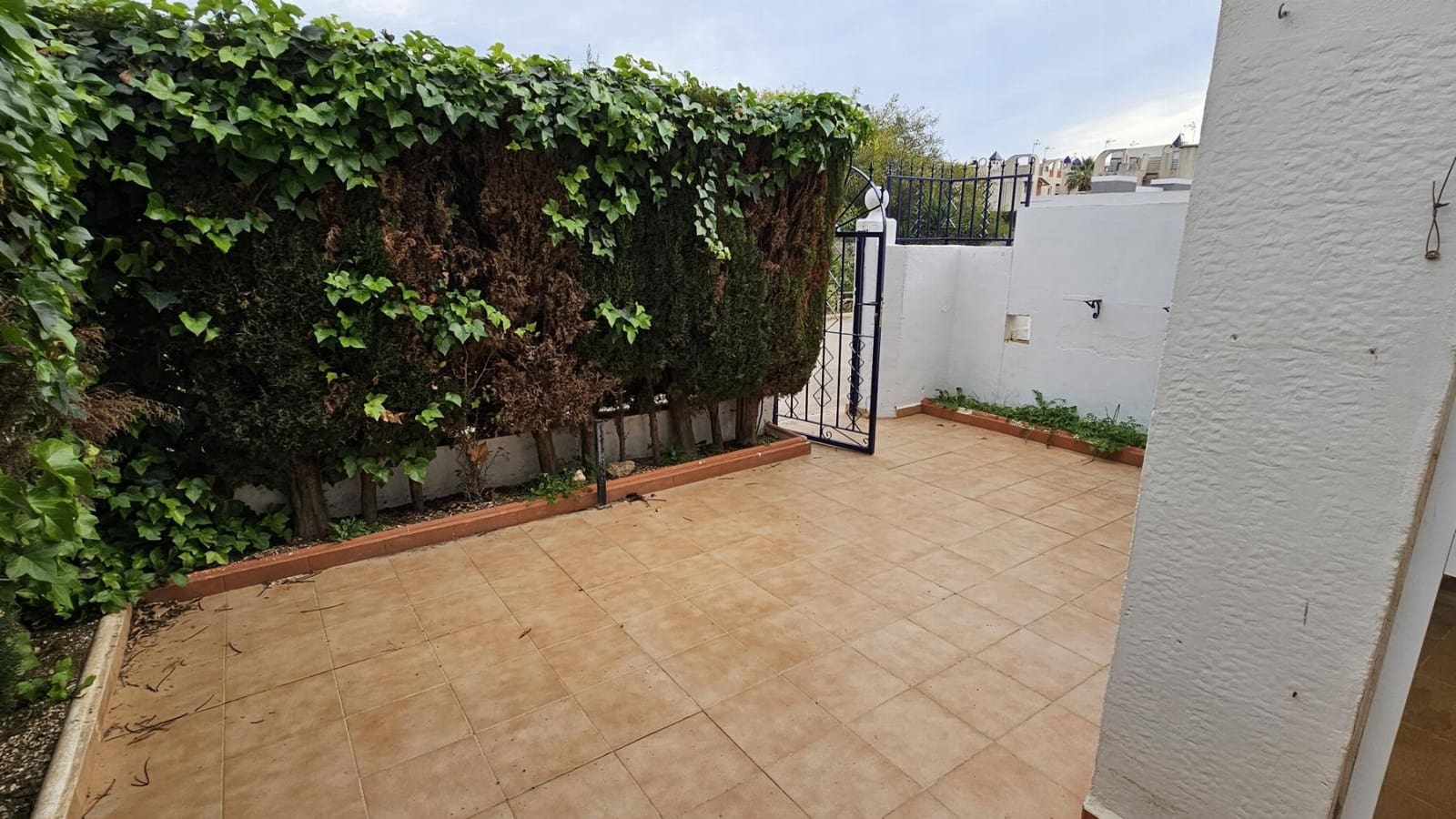 2 makuuhuone Bungalow myytävänä paikassa Torrevieja mukana uima-altaan - 125 000 € (Ref: 8742693)