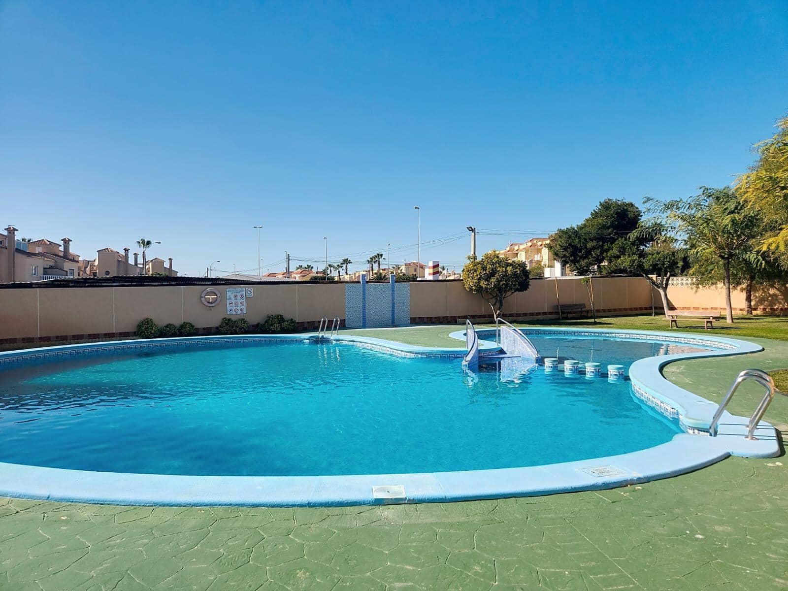 3 soveværelse Villa til salg i Orihuela Costa med swimmingpool - € 299.000 (Ref: 8891944)