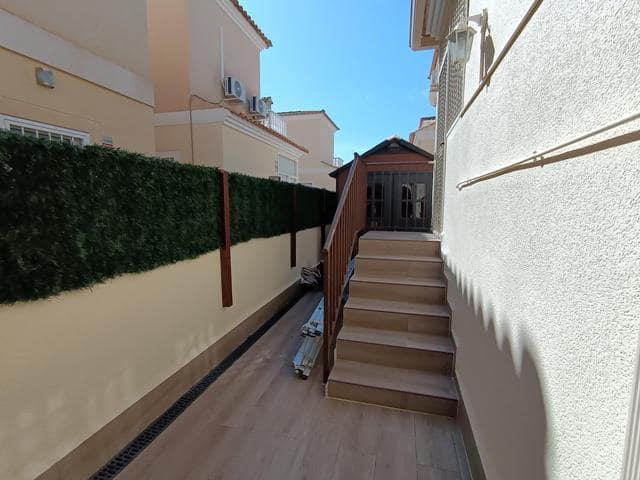 4 bedroom Villa for sale in Orihuela Costa with pool - € 289,000 (Ref: 8925360)