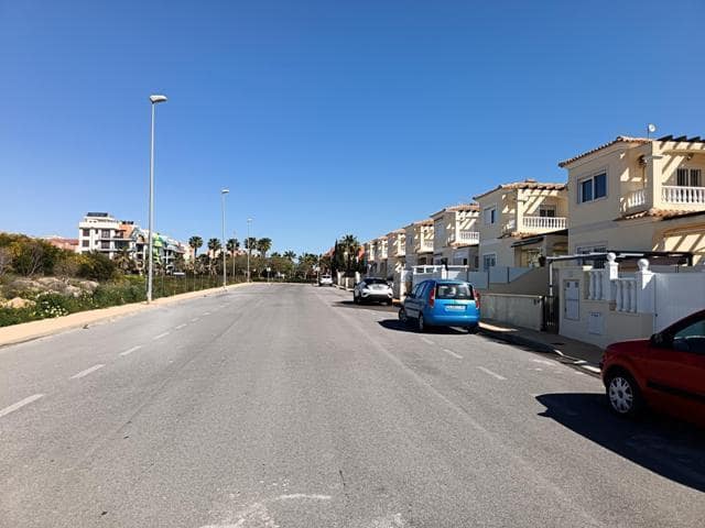 4 bedroom Villa for sale in Orihuela Costa with pool - € 289,000 (Ref: 8925360)