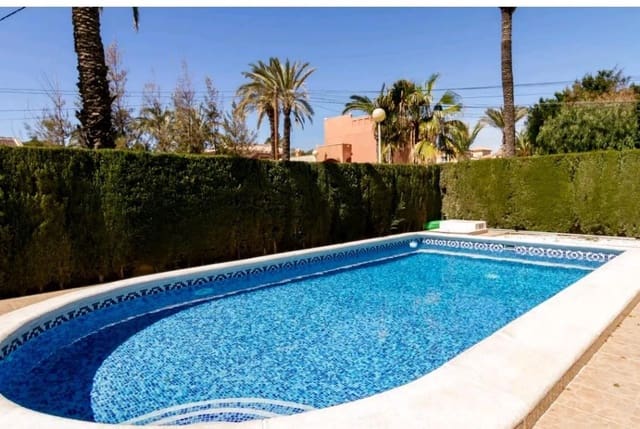 Chalet de 4 habitaciones en Cabo Roig, Orihuela en venta con piscina - 695.000 € (Ref: 9064686)