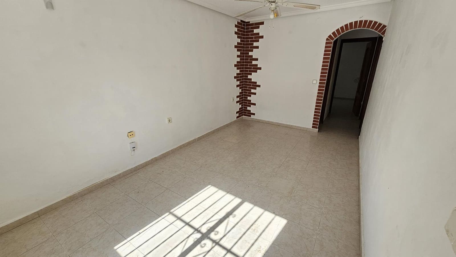 2 bedroom Bungalow for sale in Torrevieja - € 99,000 (Ref: 9075645)