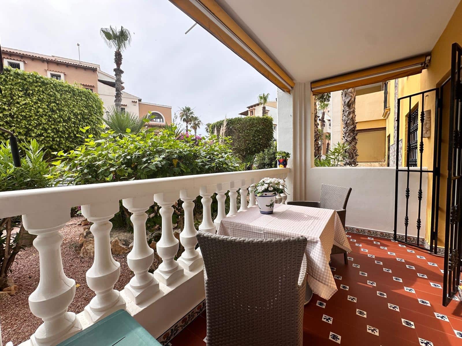 2 soveværelse Lejlighed til salg i Torrevieja med swimmingpool - € 209.000 (Ref: 9138777)