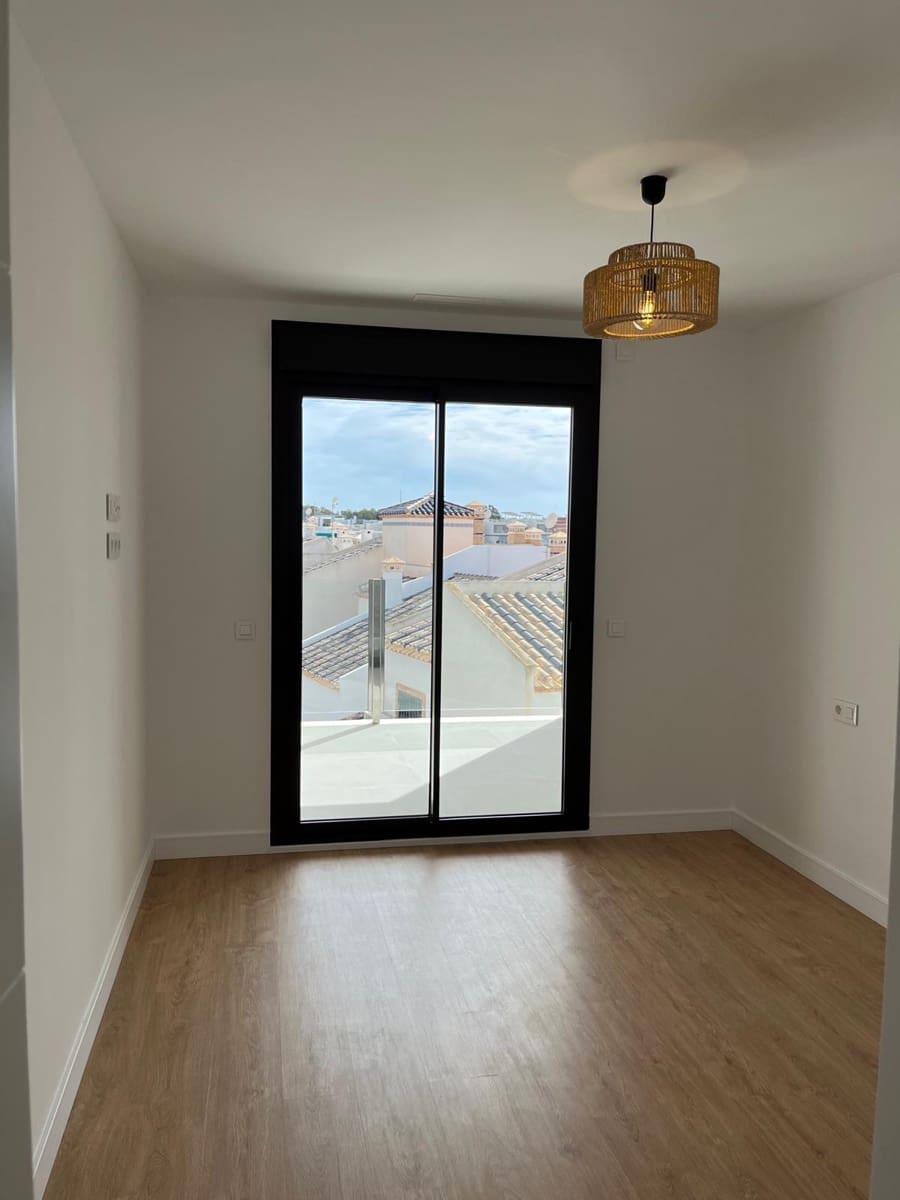 Apartamento de 2 habitaciones en Villamartin en venta con piscina garaje - 339.900 € (Ref: 9172460)