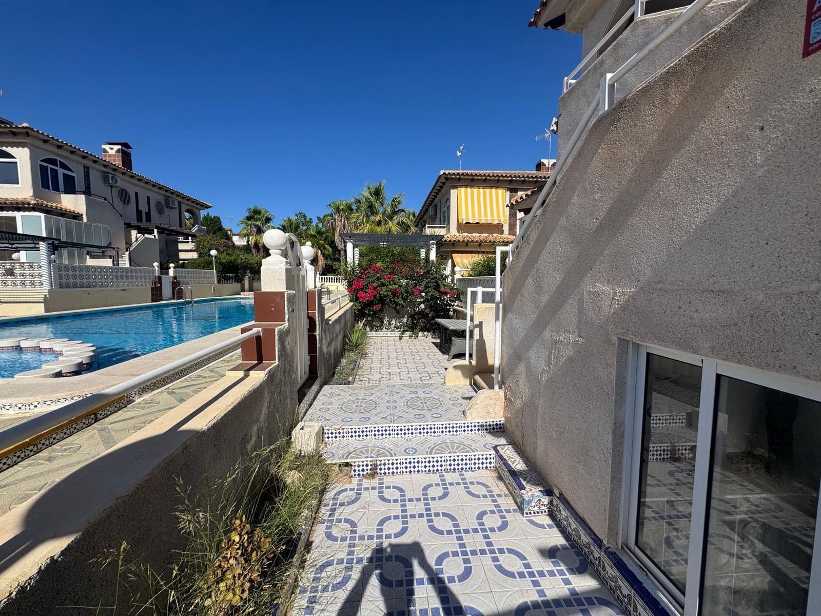 2 makuuhuone Bungalow myytävänä paikassa Orihuela Costa mukana uima-altaan - 156 000 € (Ref: 9254398)