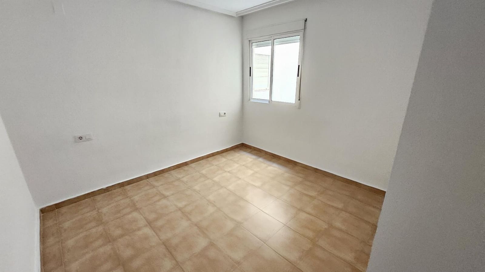 3 sypialnia Apartament na sprzedaż w Torrevieja z basenem - 145 000 € (Ref: 9293931)