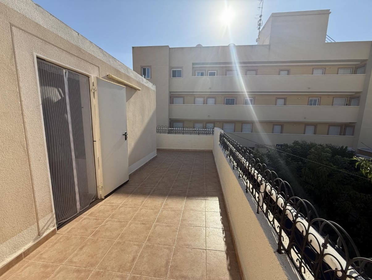 2 makuuhuone Huvila myytävänä paikassa Orihuela Costa mukana uima-altaan - 158 000 € (Ref: 9307240)