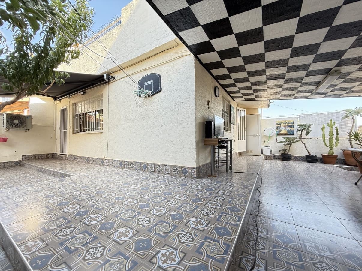 2 makuuhuone Huvila myytävänä paikassa Orihuela Costa mukana uima-altaan - 158 000 € (Ref: 9307240)